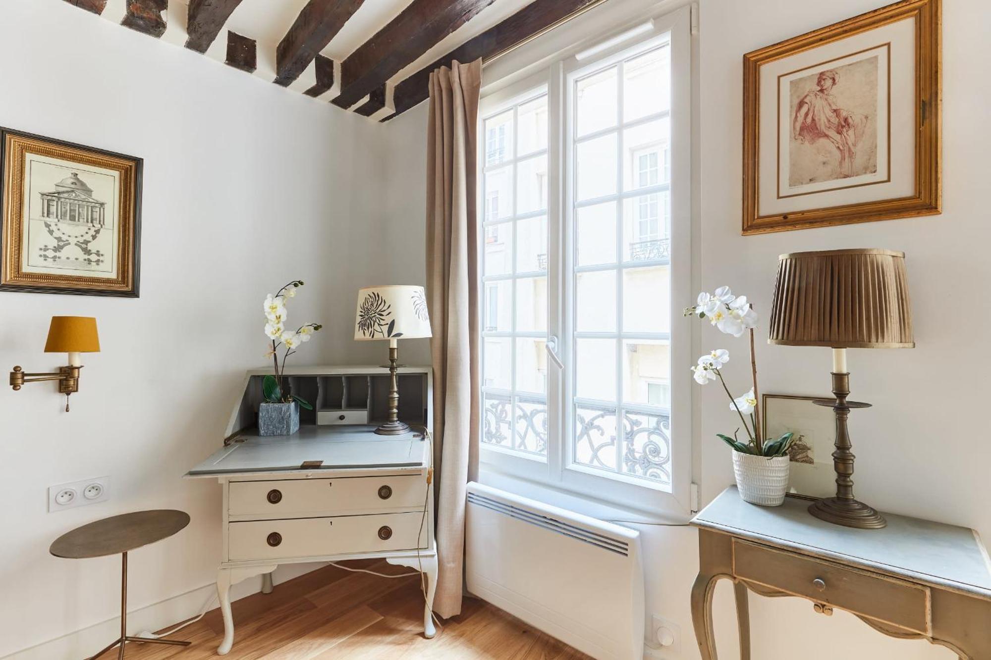 Bnbnova - Le Marais Apartment *